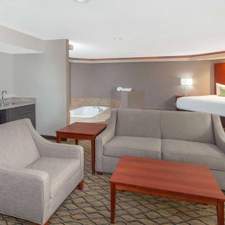 Wyndham Garden Форт Уейн Екстериор снимка
