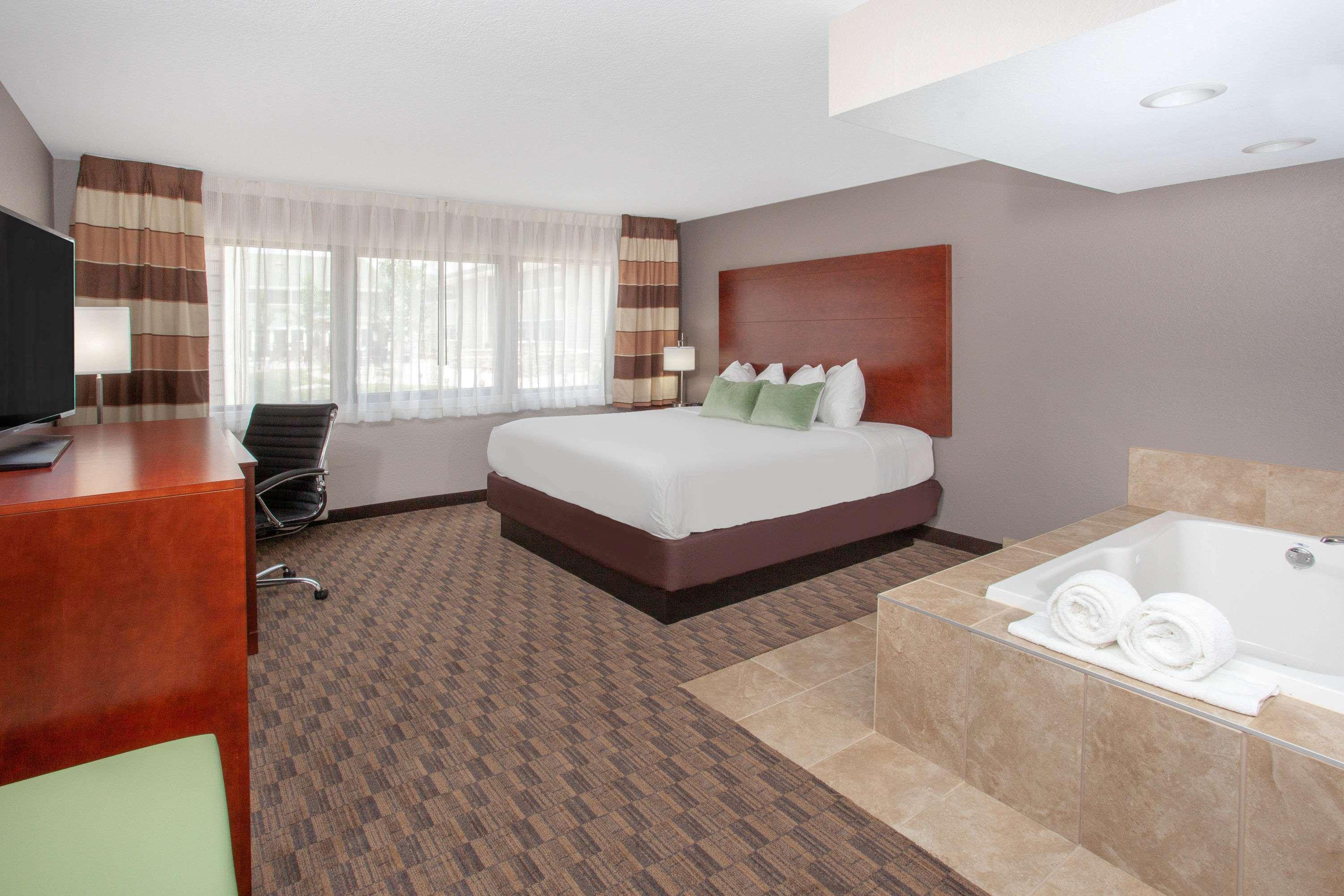 Wyndham Garden Fort Wayne Hotel Екстериор снимка