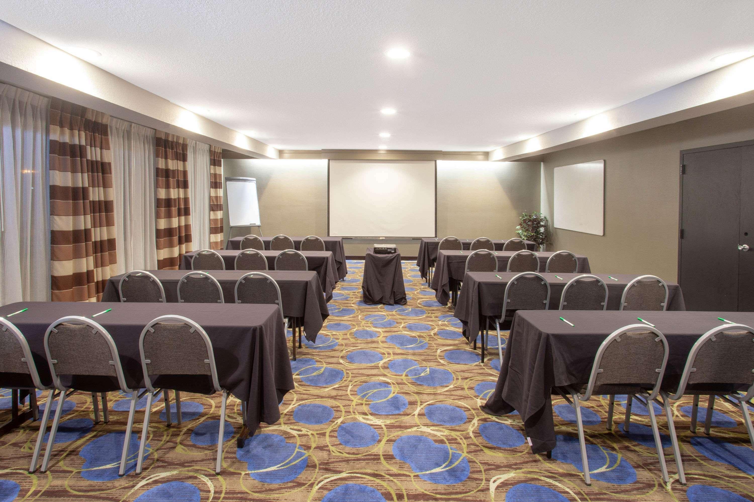 Wyndham Garden Форт Уейн Екстериор снимка