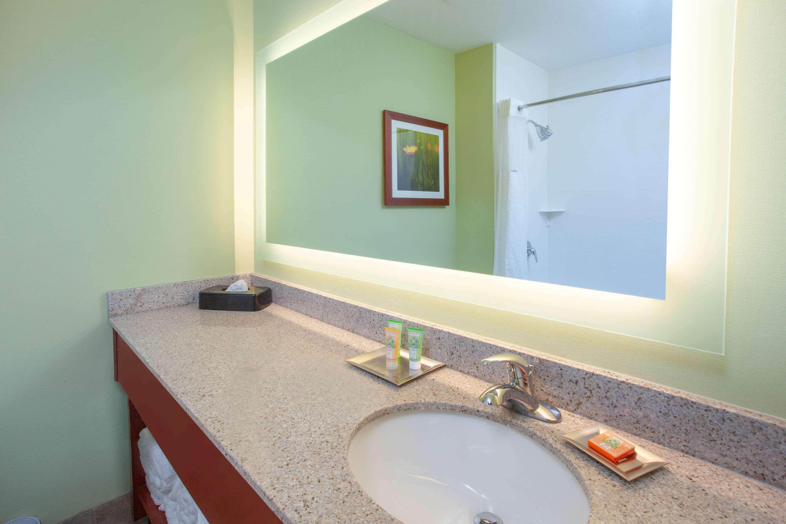 Wyndham Garden Форт Уейн Екстериор снимка