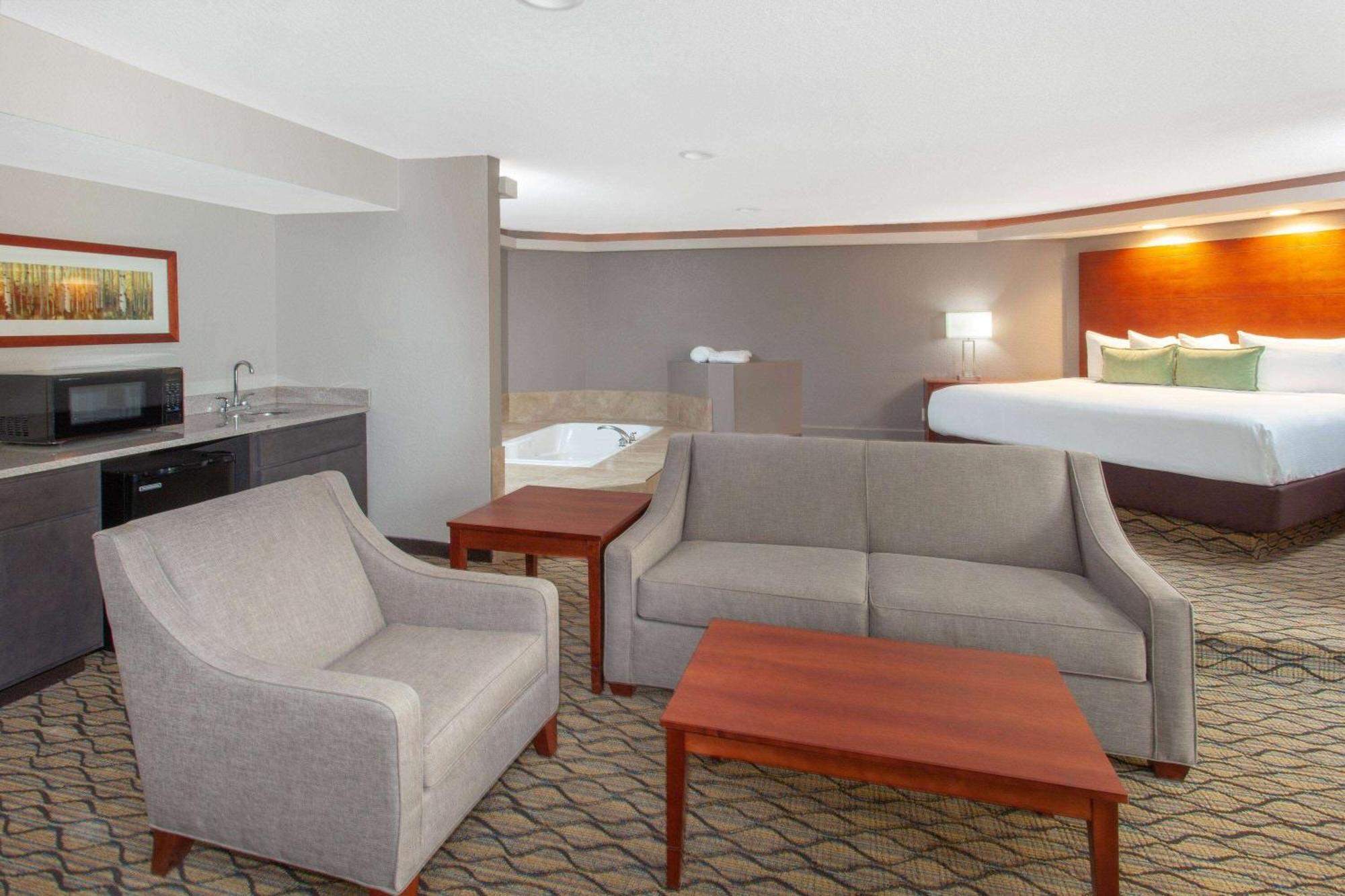 Wyndham Garden Форт Уейн Екстериор снимка