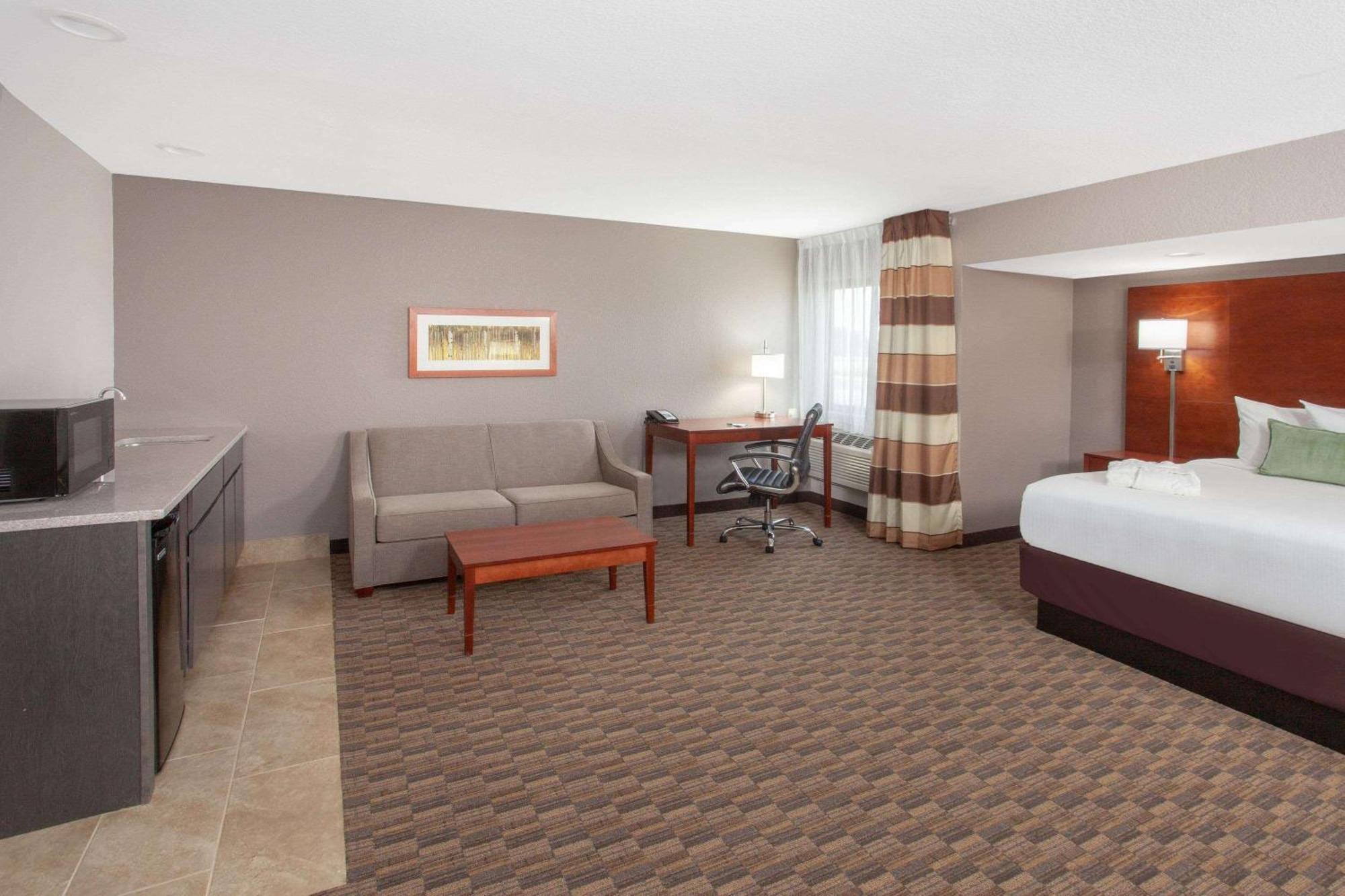 Wyndham Garden Fort Wayne Hotel Екстериор снимка