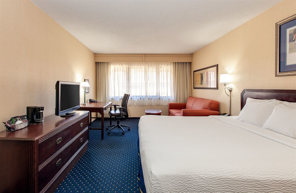 Wyndham Garden Форт Уейн Екстериор снимка
