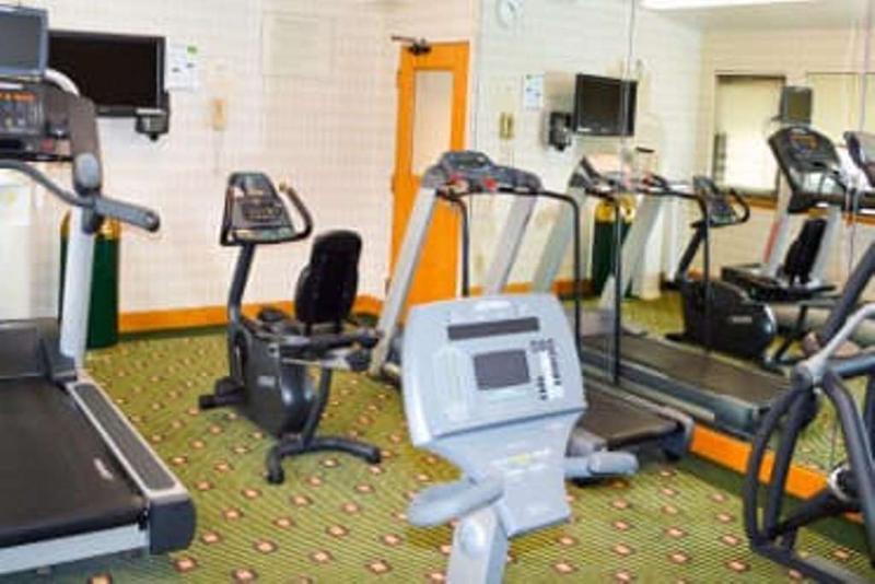 Wyndham Garden Форт Уейн Екстериор снимка