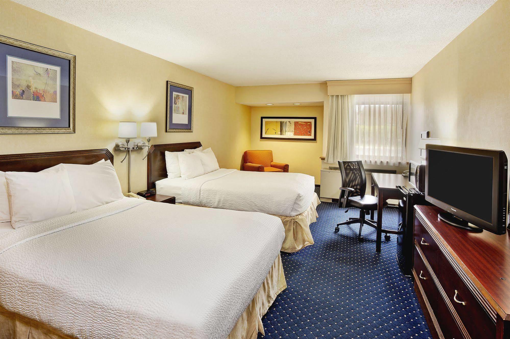 Wyndham Garden Форт Уейн Екстериор снимка